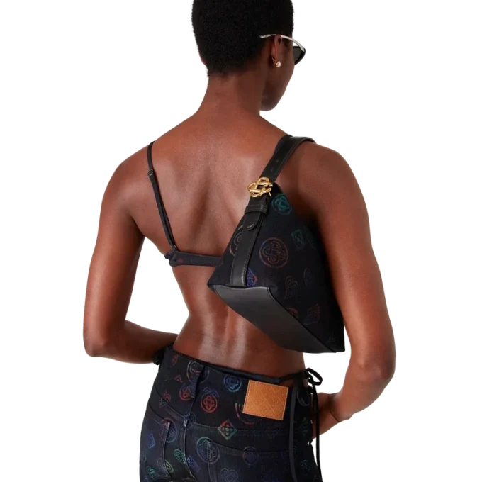 Bolso de cuero azul con logotipo