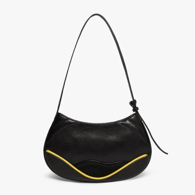 Bolso motero negro y estilizado