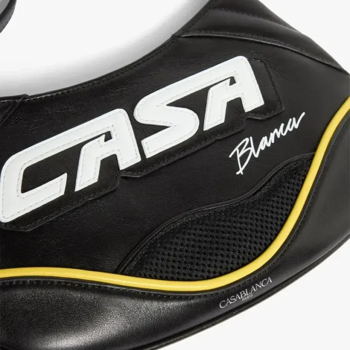 Bolso motero negro y estilizado