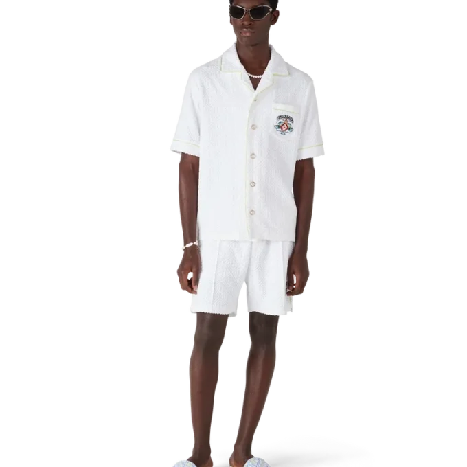 Camisa clásica de rizo de manga corta en blanco