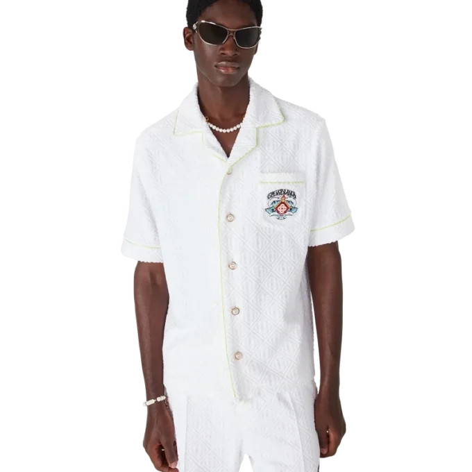 Camisa clásica de rizo de manga corta en blanco