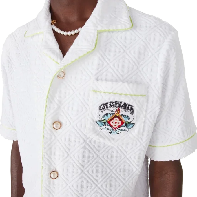 Camisa clásica de rizo de manga corta en blanco