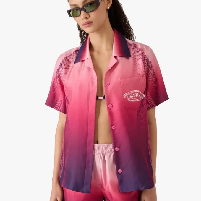 Camisa de seda de pantalón corto con cuello cubano y degradado en color berenjena