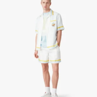 Camisa de seda de pantalón corto con paisaje de tenis en blanco