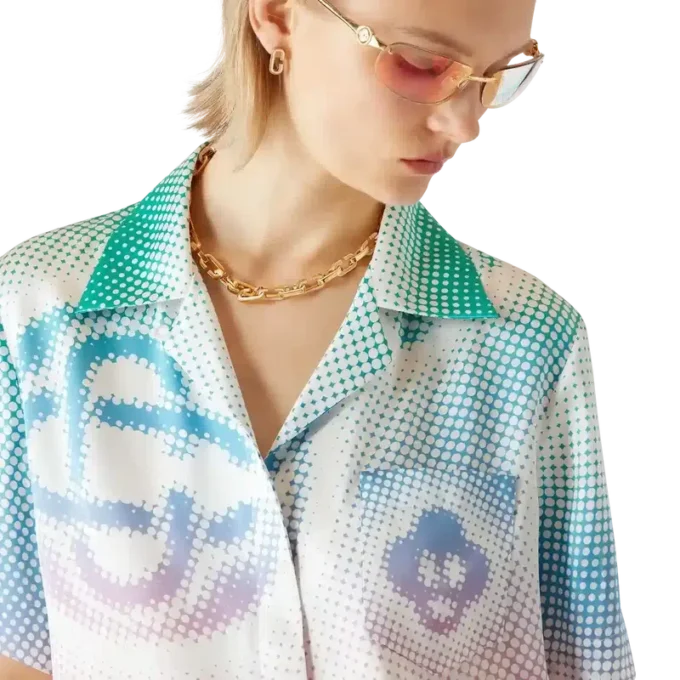 Camisas de manga corta con cuello cubano y logotipo en semitonos