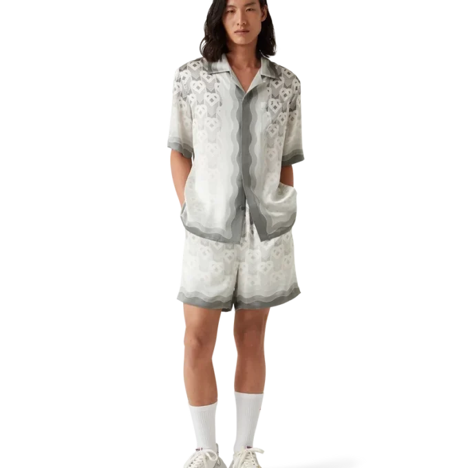 Camisa de seda de pantalón corto con monograma de corazones degradado