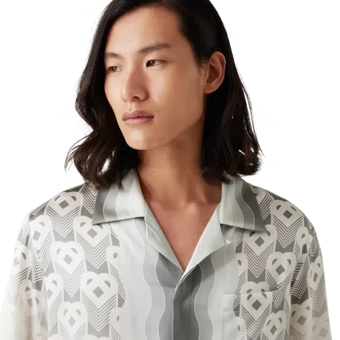 Camisa de seda de pantalón corto con monograma de corazones degradado