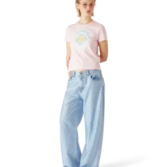 Camiseta ajustada de pantalones cortos con smiley aerografiado