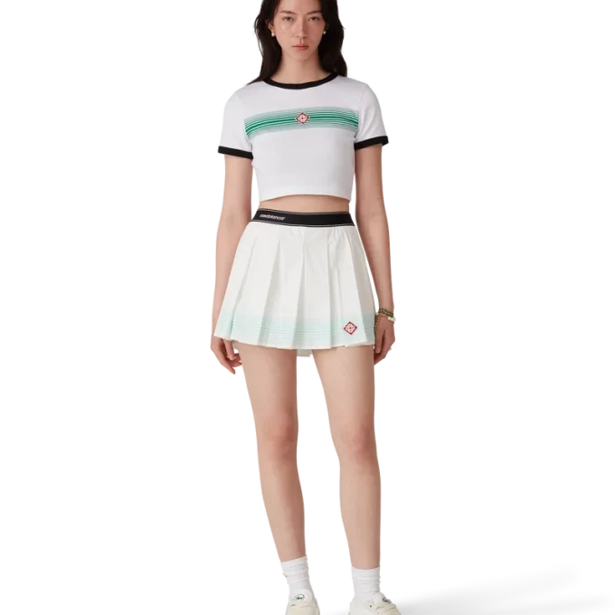 Camiseta con rayas degradadas y cuello redondo