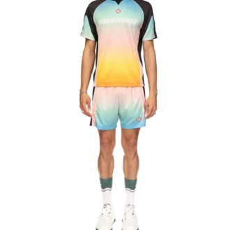 Camiseta de fútbol con degradado pastel