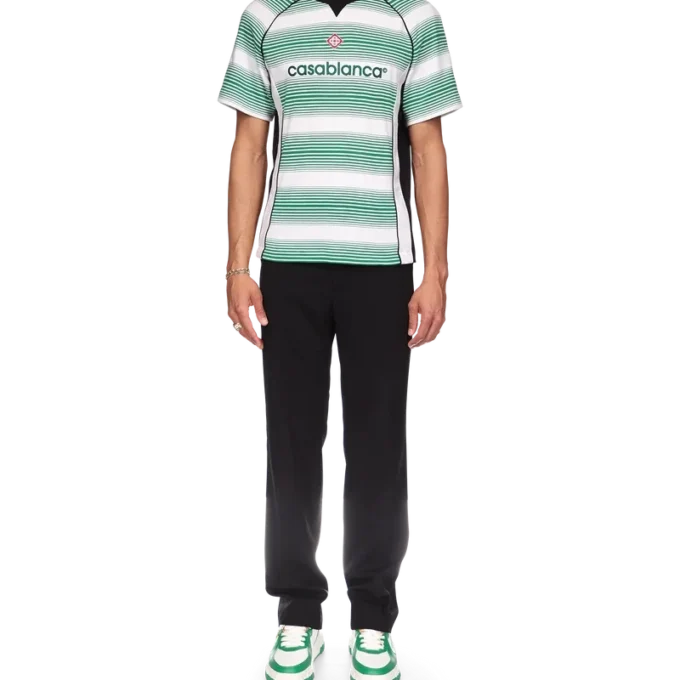 Camiseta de fútbol con paneles de rayas degradadas