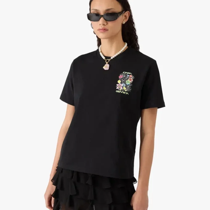 Camiseta de manga corta con grafitis negros