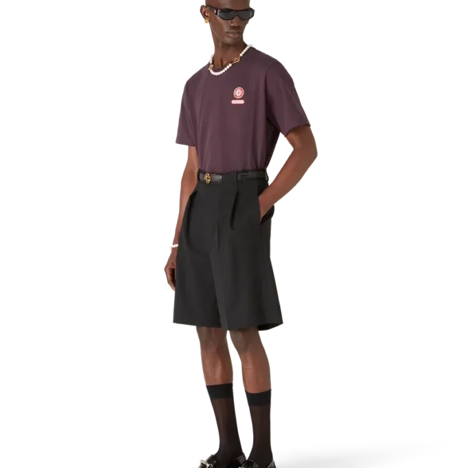 Camiseta de manga corta con parche del logotipo