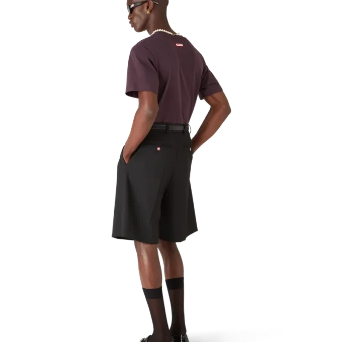 Camiseta de manga corta con parche del logotipo