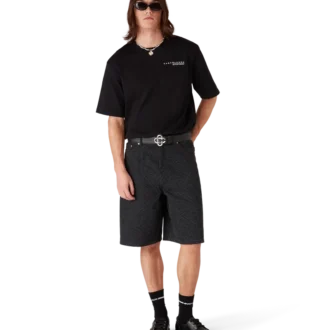 Camiseta de manga corta oversize Glitch Orchid en pantalones cortos