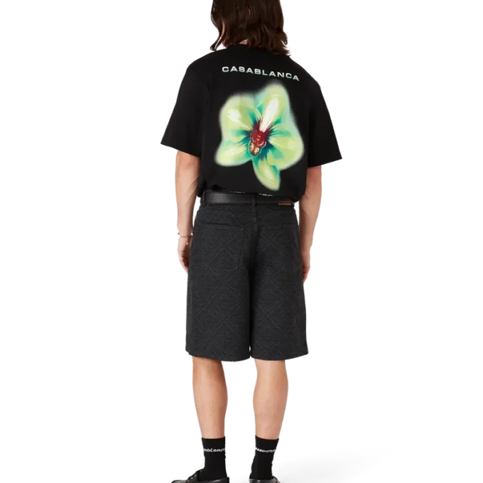 Camiseta de manga corta oversize Glitch Orchid en pantalones cortos