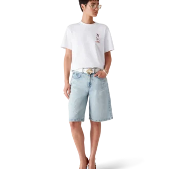 Camiseta de manga corta Tennis Girl en pantalones cortos