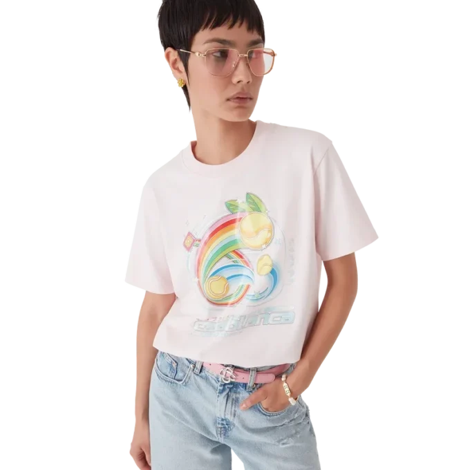 Camiseta de pantalón corto con pelota de tenis de manga