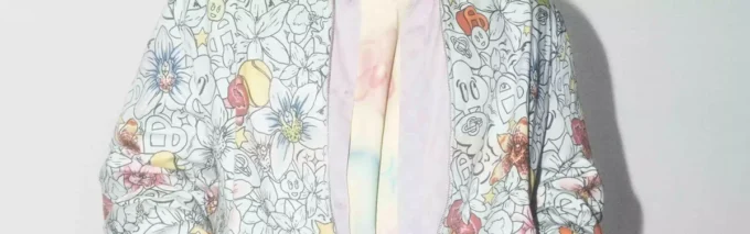 Chaqueta con cremallera y estampado repetido Collage D’icones Graphiques