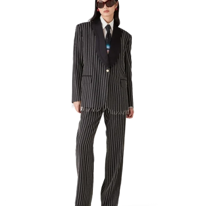 Chaqueta entallada con adornos de cristales