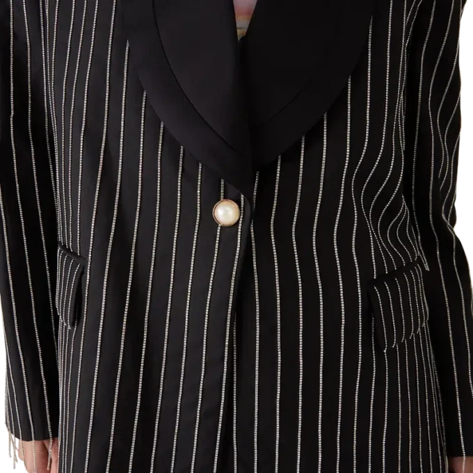 Chaqueta entallada con adornos de cristales