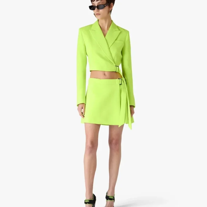 Chaqueta entallada de crepé verde Chaqueta entallada de crepé verde