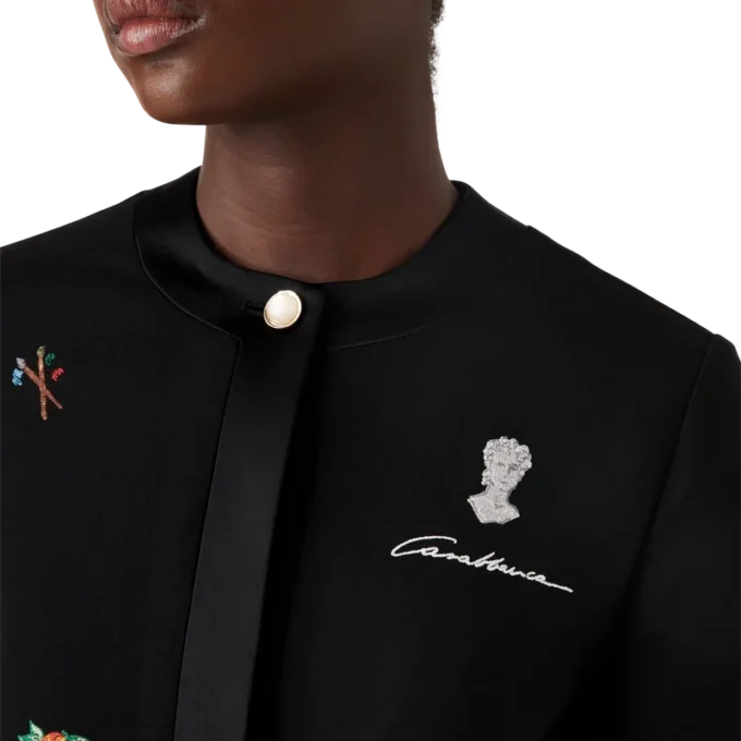 Chaqueta entallada de lana con motivo bordado