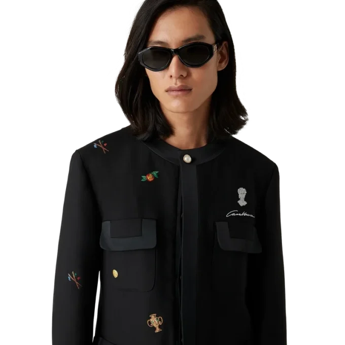 Chaqueta entallada de lana con motivo bordado