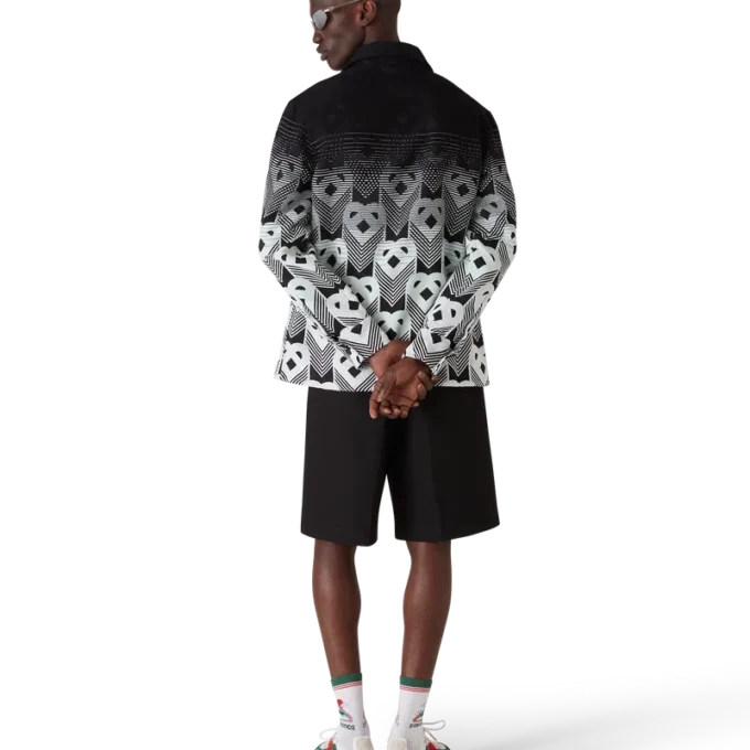 Chaqueta tipo shacket con monograma degradado