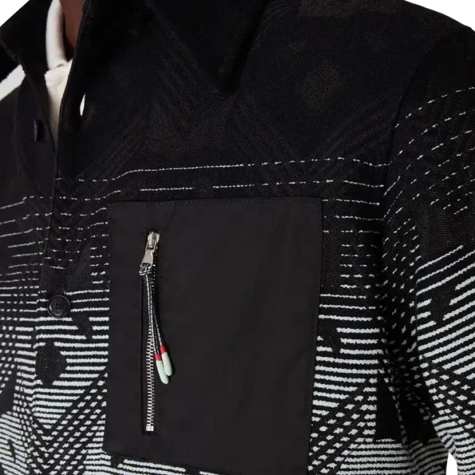 Chaqueta tipo shacket con monograma degradado