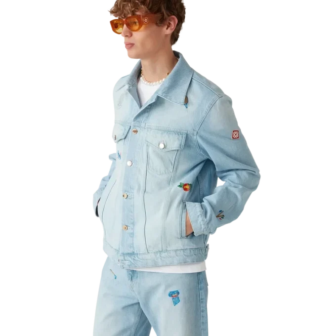 Chaqueta vaquera con motivo bordado