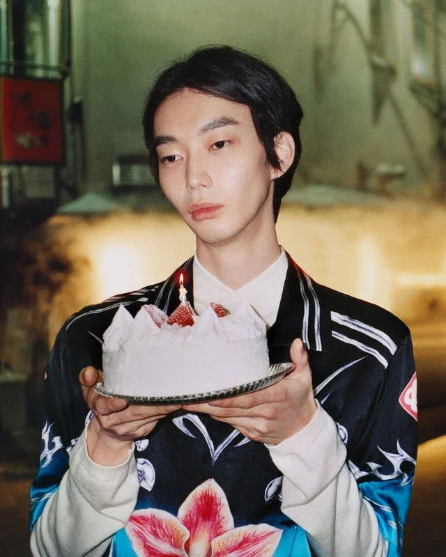 Cinturón de hombre con hebilla y logotipo CC en negro y dorado Cinturón de hombre con hebilla y logotipo CC en negro y dorado