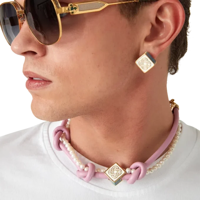 Collar con nudo rosa