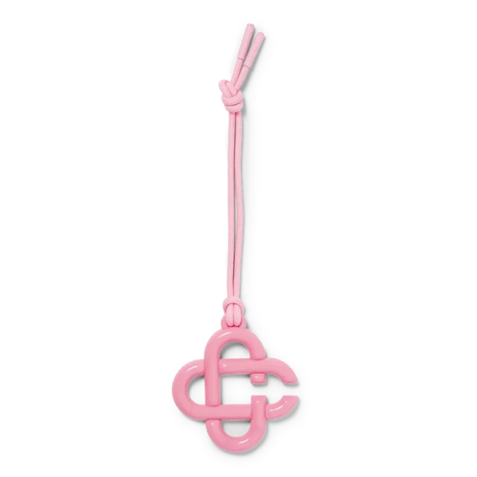 Dije con el logotipo CC