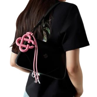 Dije con el logotipo CC