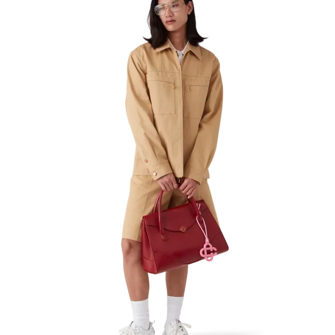 Dije con el logotipo CC