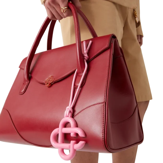 Dije con el logotipo CC