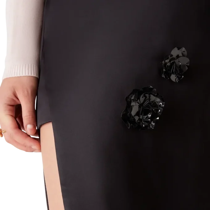 Falda midi de satén duquesa