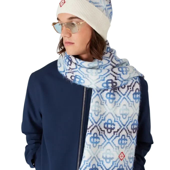 Gorro de merino con monograma y efecto degradado