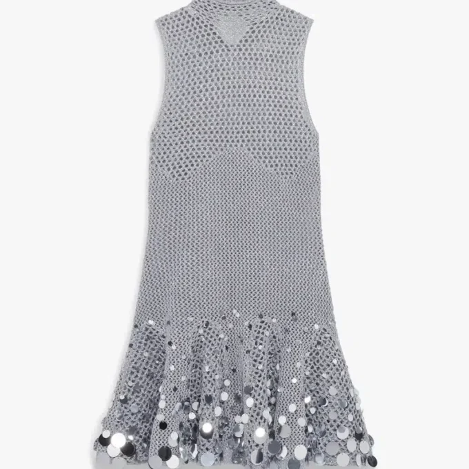 Minivestido de ganchillo plateado con espejos