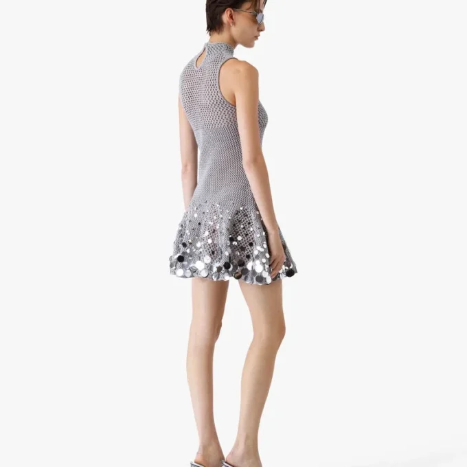 Minivestido de ganchillo plateado con espejos