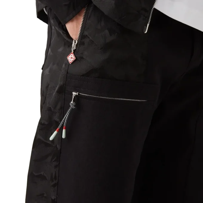 Pantalones cargo de nylon con estampado de camuflaje de montaña