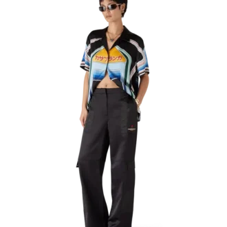 Pantalones cargo de nylon y satén con estampado de camuflaje de montaña