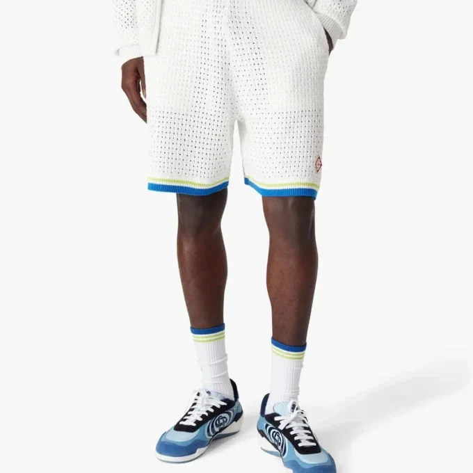 Pantalones cortos de ganchillo blancos y azules