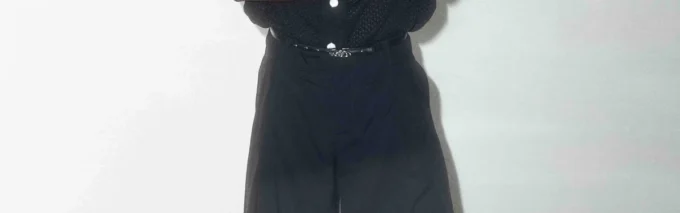 Camisa de malla negra de manga corta