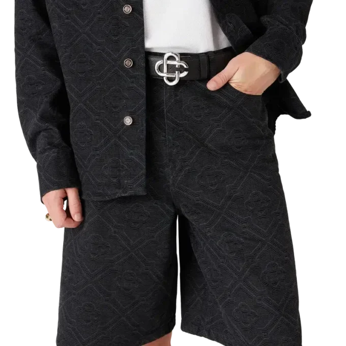 Pantalones cortos de mezclilla con monograma láser