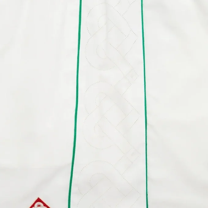 Pantalones cortos deportivos con detalles láser