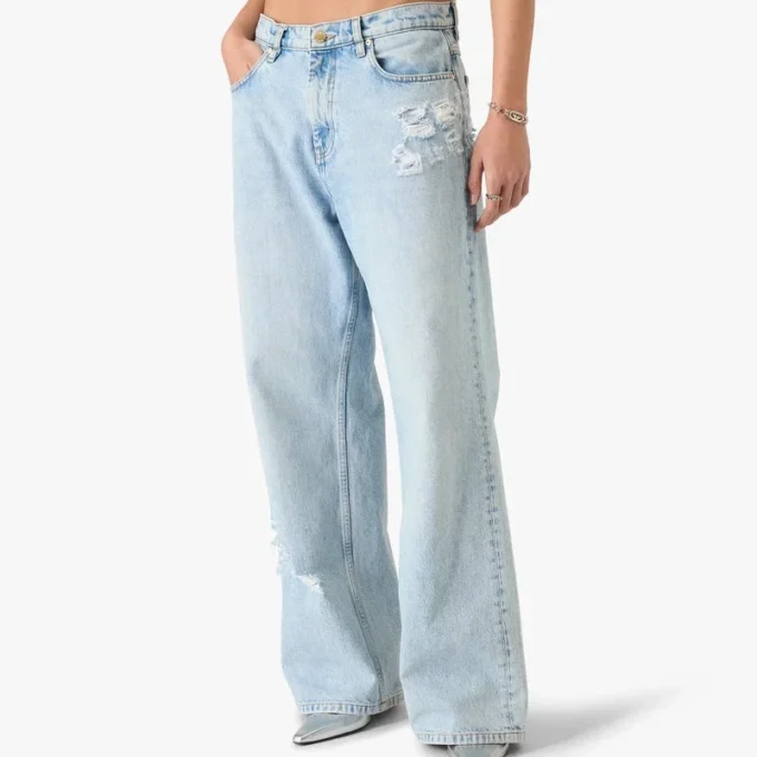 Pantalones de mezclilla con grafitis de lavado claro