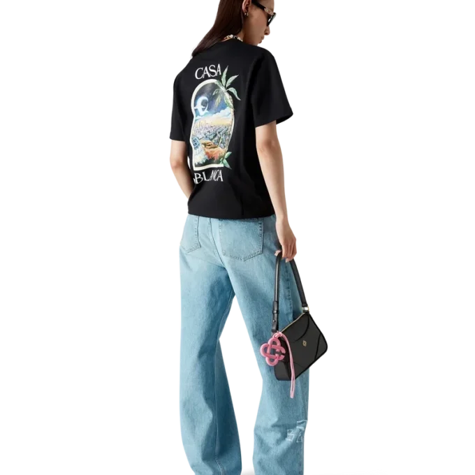 Pantalones de mezclilla desgastados con grafitis