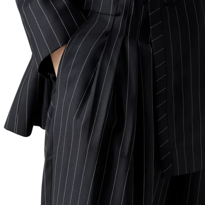 Pantalones de sastrería de lana a rayas con tres pliegues